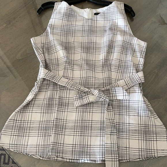 Ann Taylor v neck tunic top size 8. - Picture 3 of 10